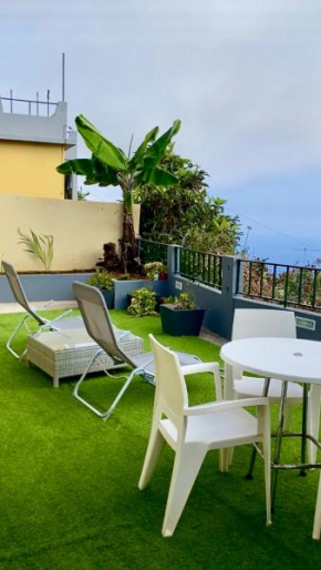 Moon Villa - 5 to 15m from 5 top attractions - Sea View Terrace, Patio, Solarium, Astronaut, Make Up Station, Coffee Home Bar - Funchal Holiday Home